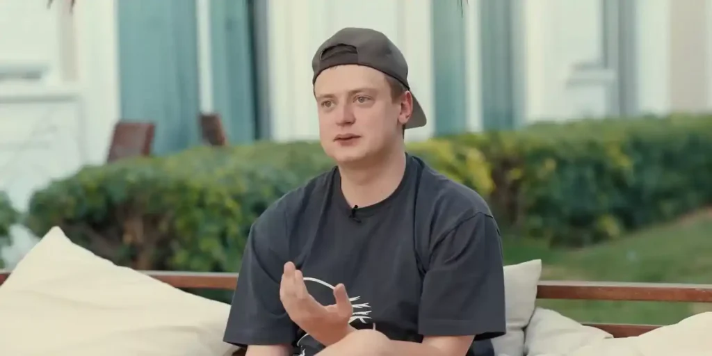 Mellstroy casinos – streamer at party with friends, chaotic energy